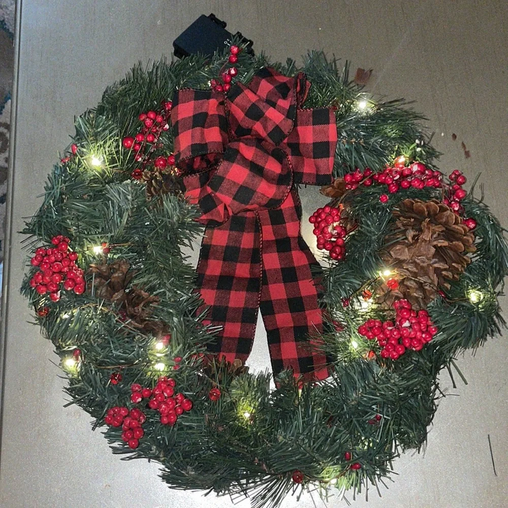 NEW Christmas holiday battery operated wreath with buffalo plaid ribbon 16